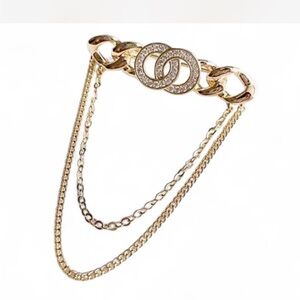 Double CC Gold chain BROOCH with rhinestone details #glamour